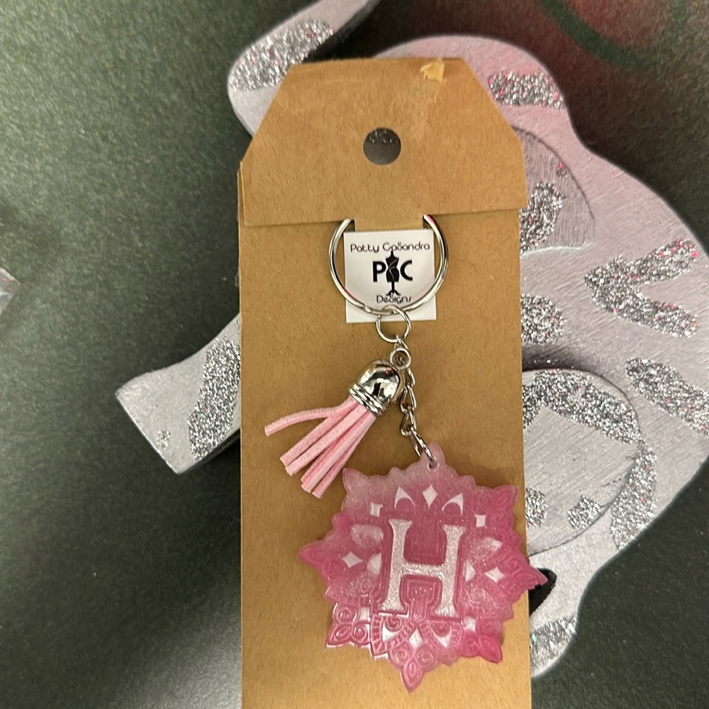 Keychain Pink with the Glitter letter H with tassel color of your choice